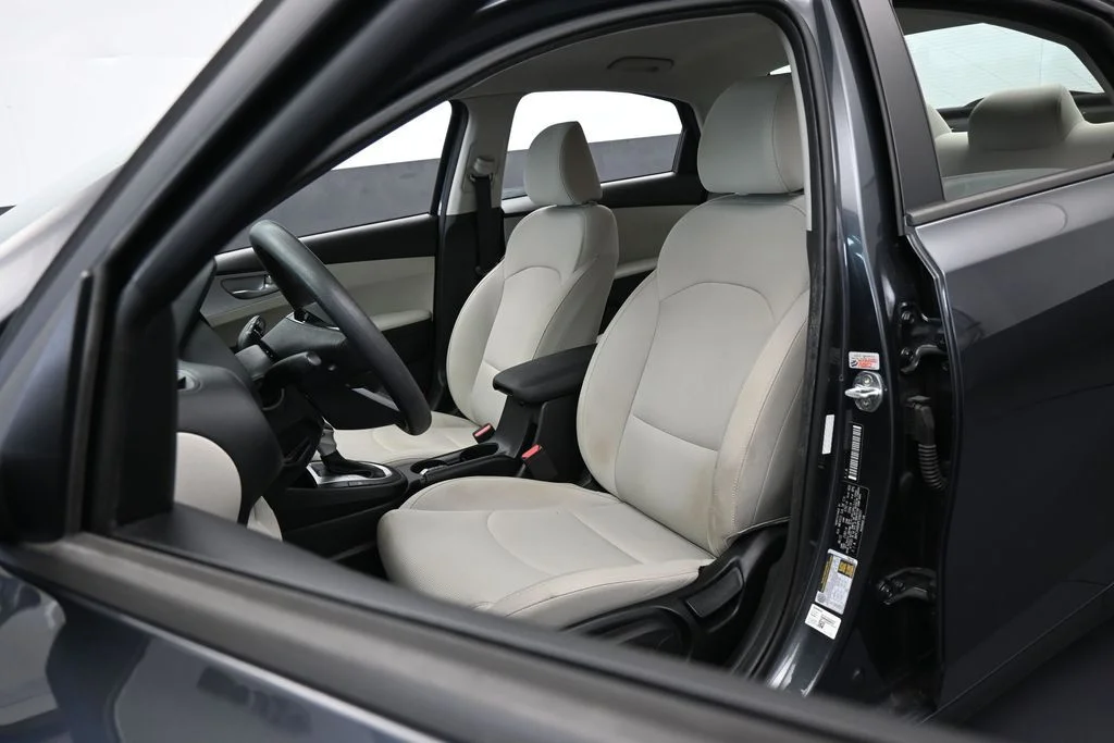 Used 2023 Gravity Gray Kia LXS image 10