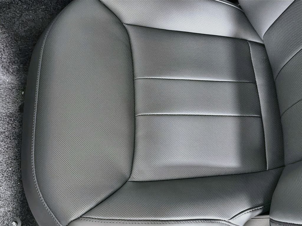 New 2026 Santorini Black Land Rover SE image 20
