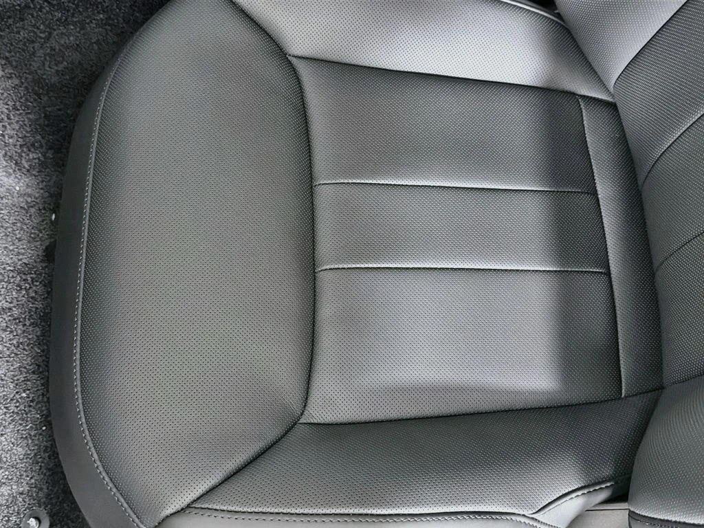 New 2026 Santorini Black Land Rover SE image 20