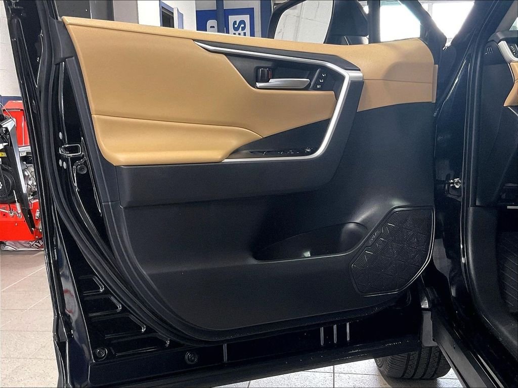 Used 2025 Black Toyota XLE Premium image 9