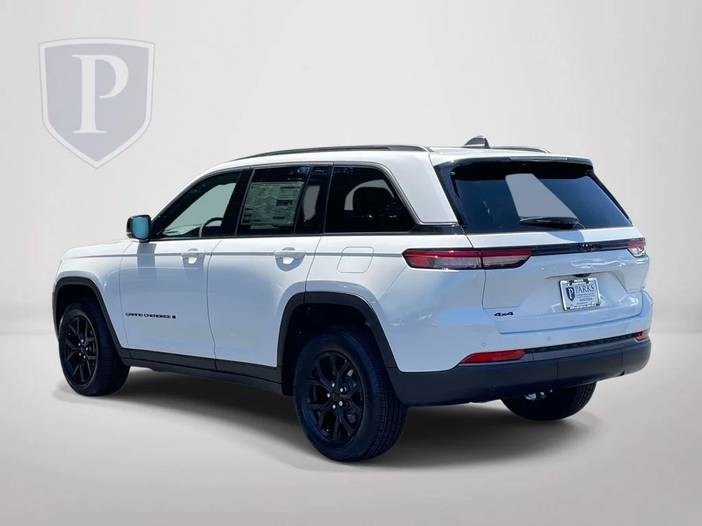 New 2026 Bright White Clear-Coat Exterior Paint Jeep Altitude image 6