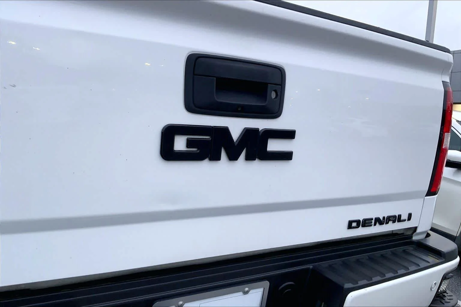 Used 2016 Summit White GMC Denali image 28