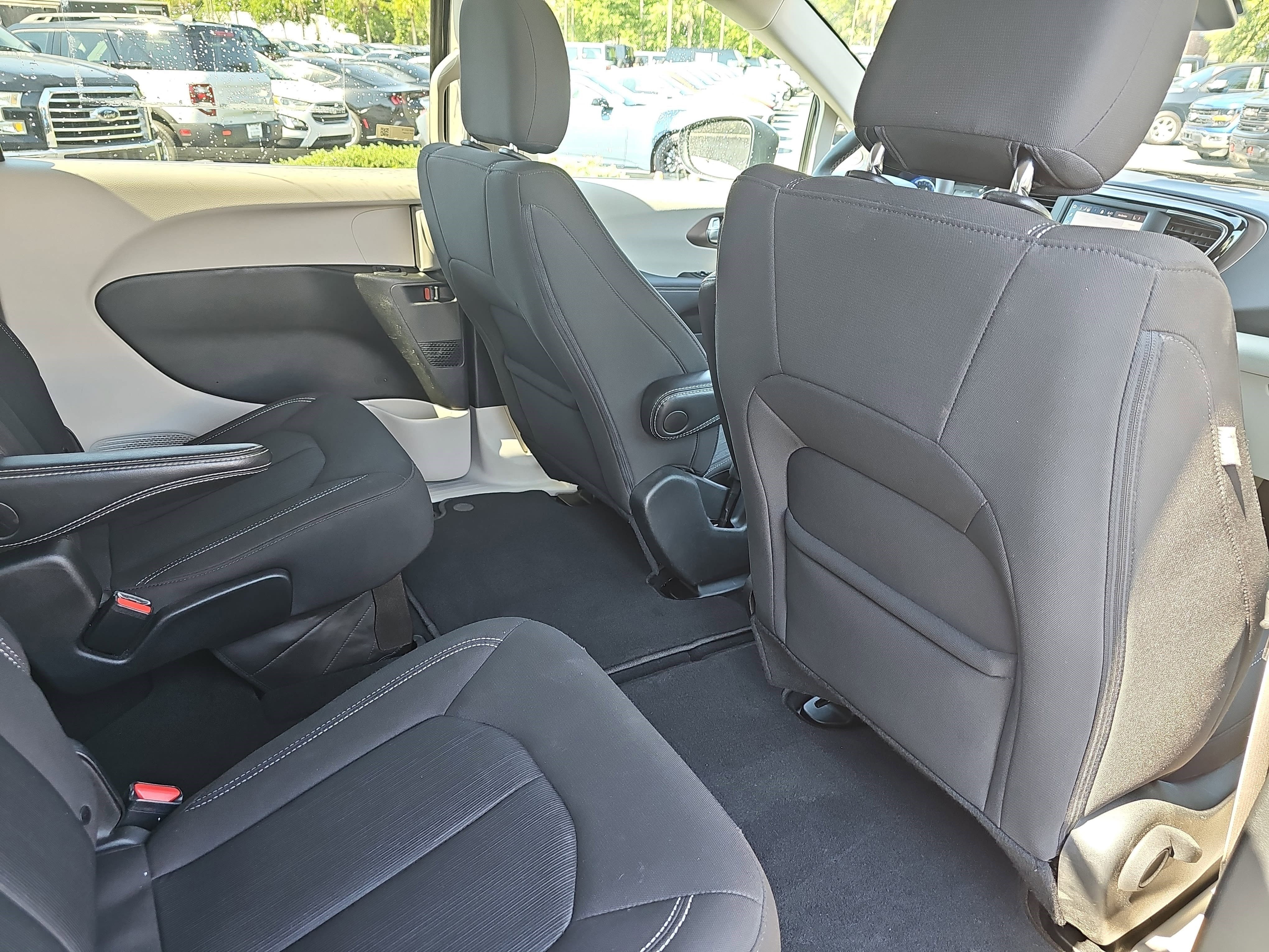 Used 2024 Diamond Black Crystal Pearlcoat Chrysler LX image 10
