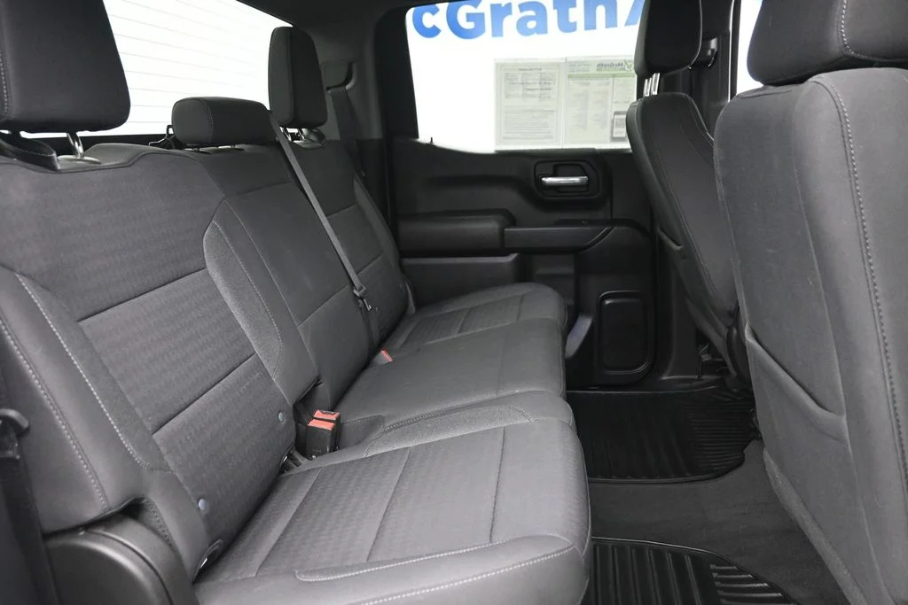 Used 2023 White Chevrolet Custom image 10