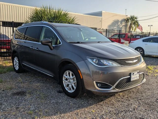 Used 2020 Gray Chrysler Touring L image 3