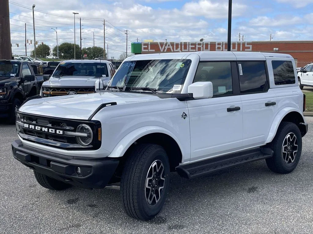 New 2026 White Ford Outer Banks image 7