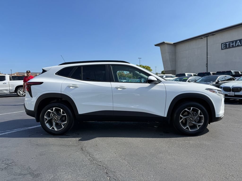 Used 2026 Summit White Chevrolet LT image 5