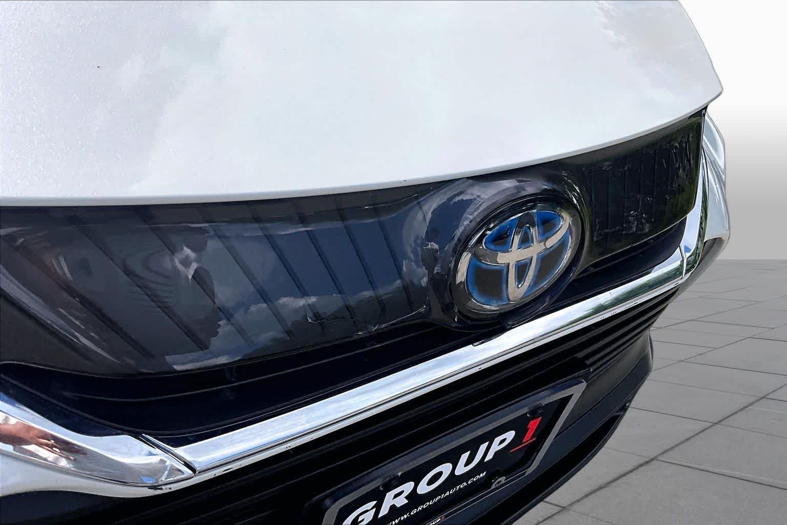 Certified Used 2021 Blizzard Pearl Toyota LE image 28