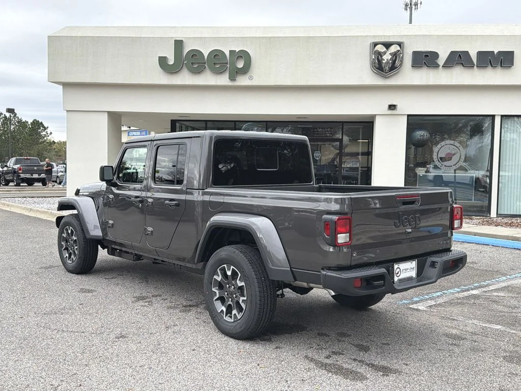 New 2026 Granite Crystal Metallic Clear-Coat Exterior Paint Jeep Sahara image 6