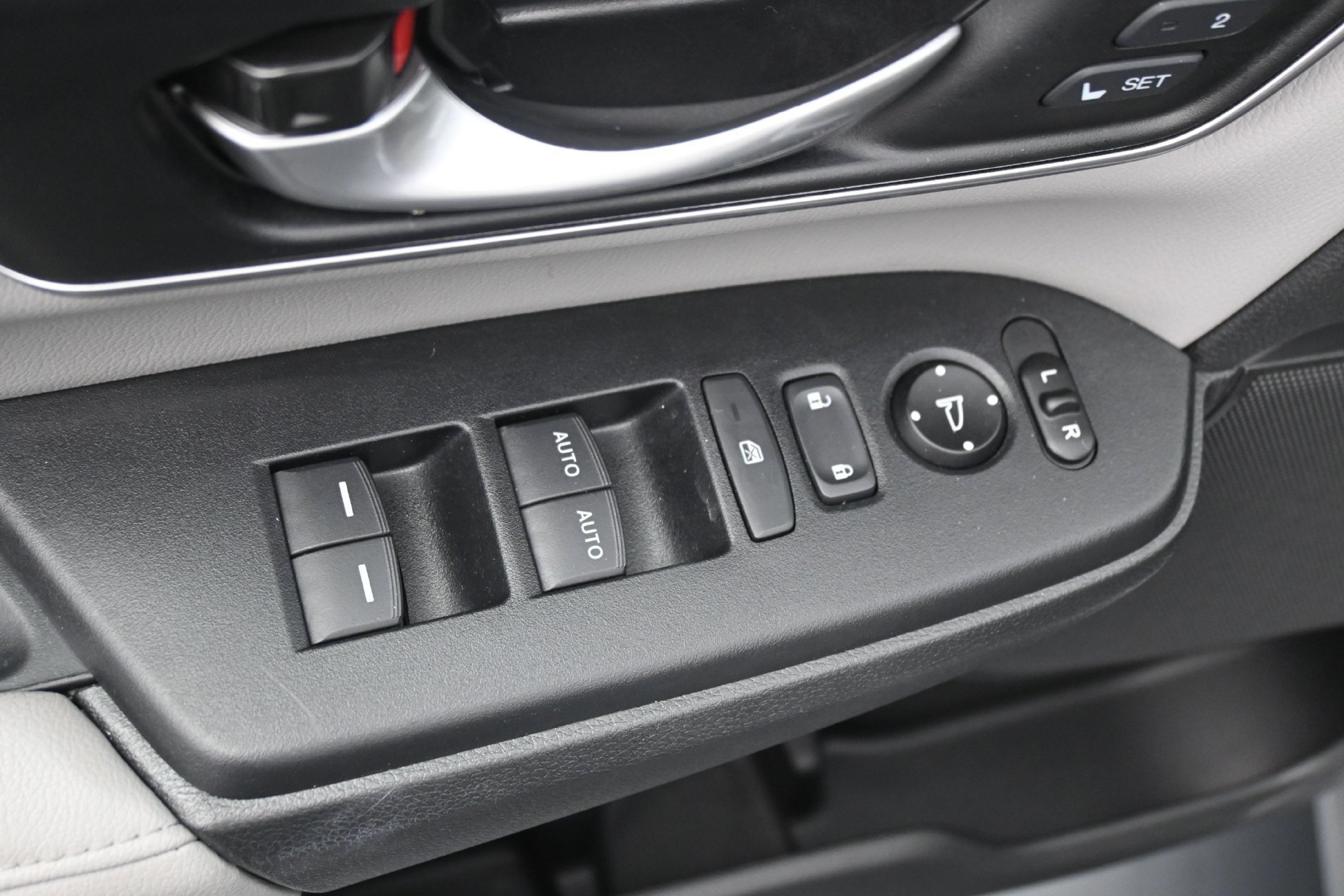 Used 2019 Silver Honda EX-L image 22