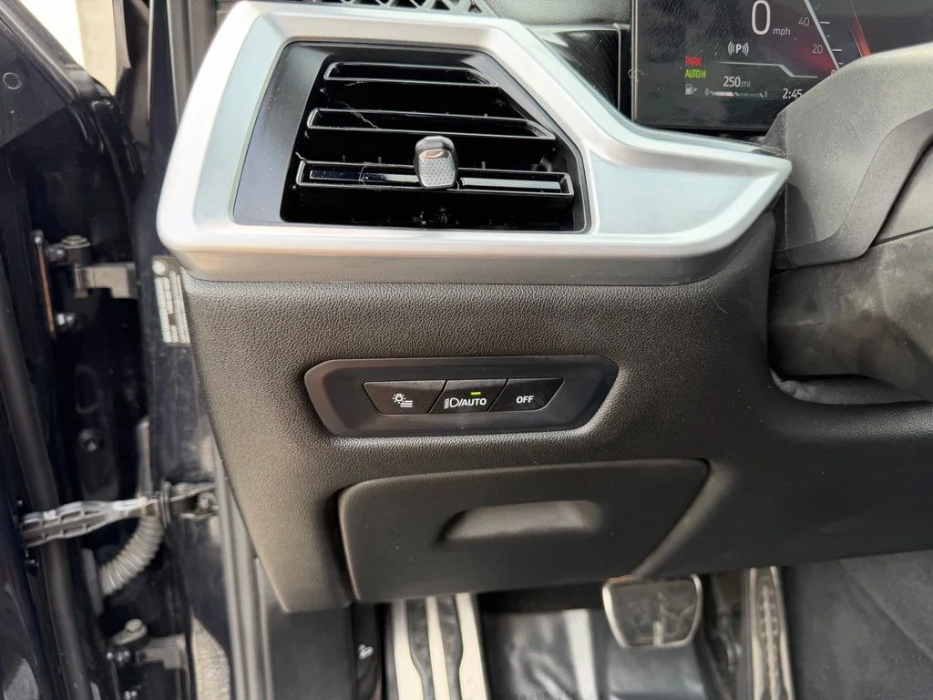 Used 2024 Black BMW xDrive40i image 21