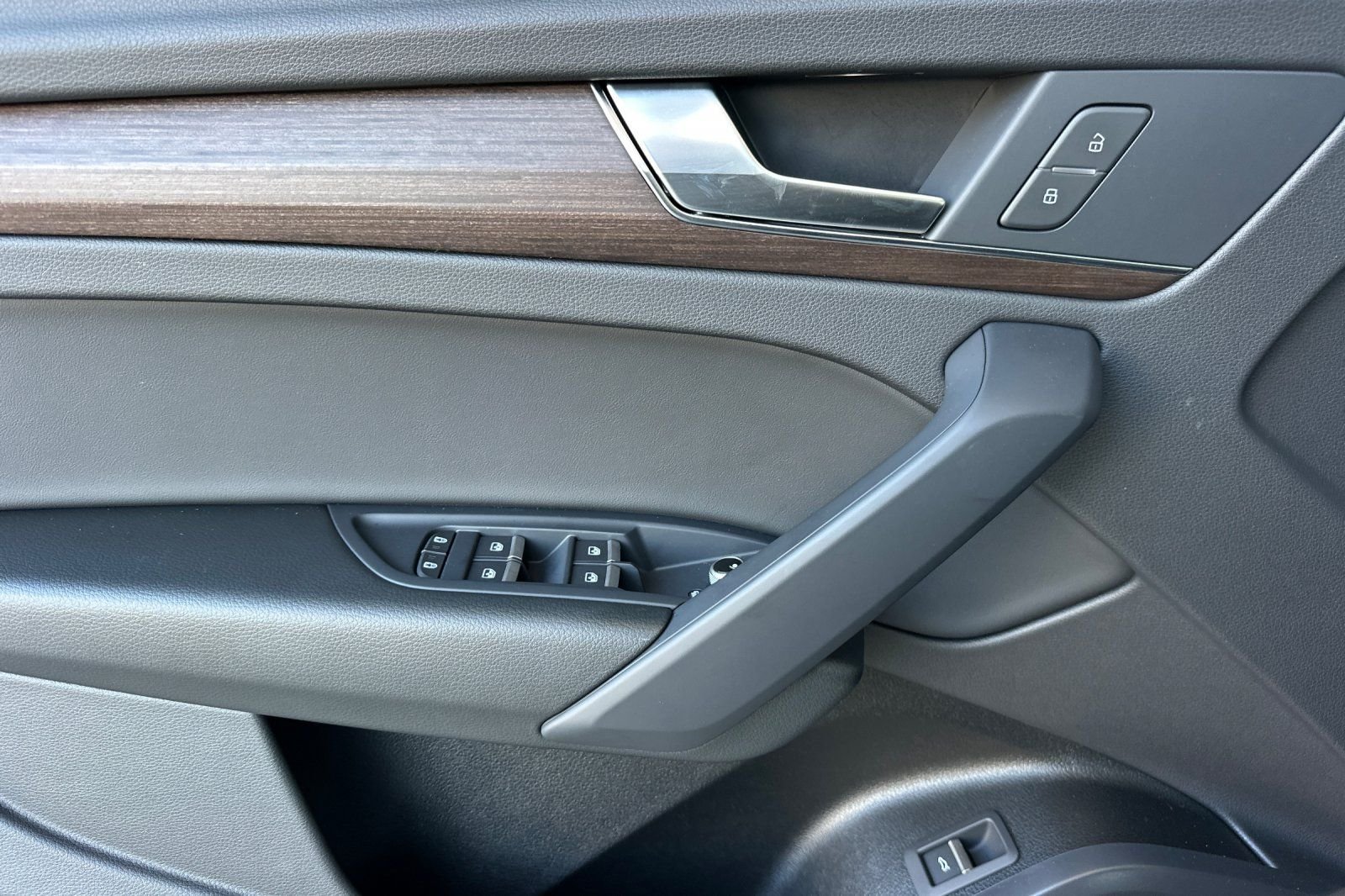 Used 2025  Audi 45 S line Premium image 10