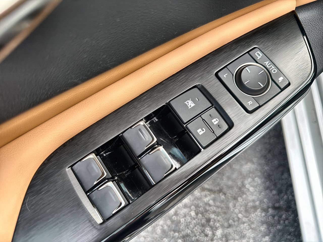Used 2024 White Lexus Luxury image 19