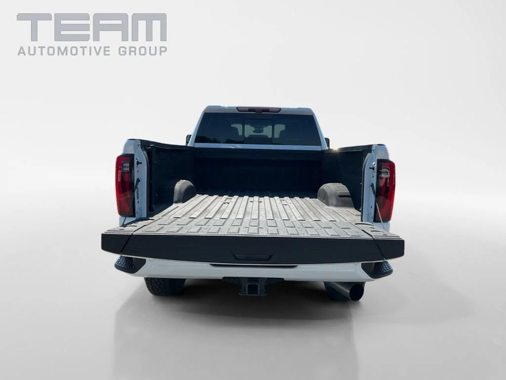 Used 2025 White Frost Tricoat GMC Denali image 27