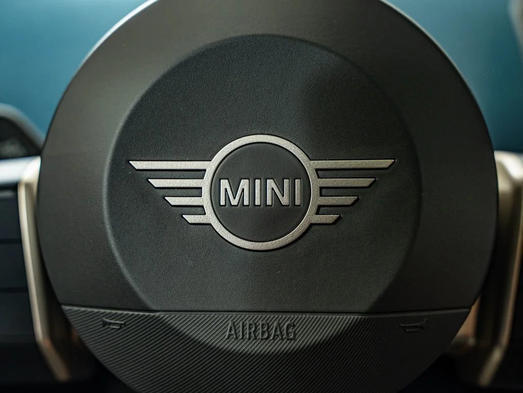 New 2027 Midnight Black Ii Metallic MINI Iconic image 22