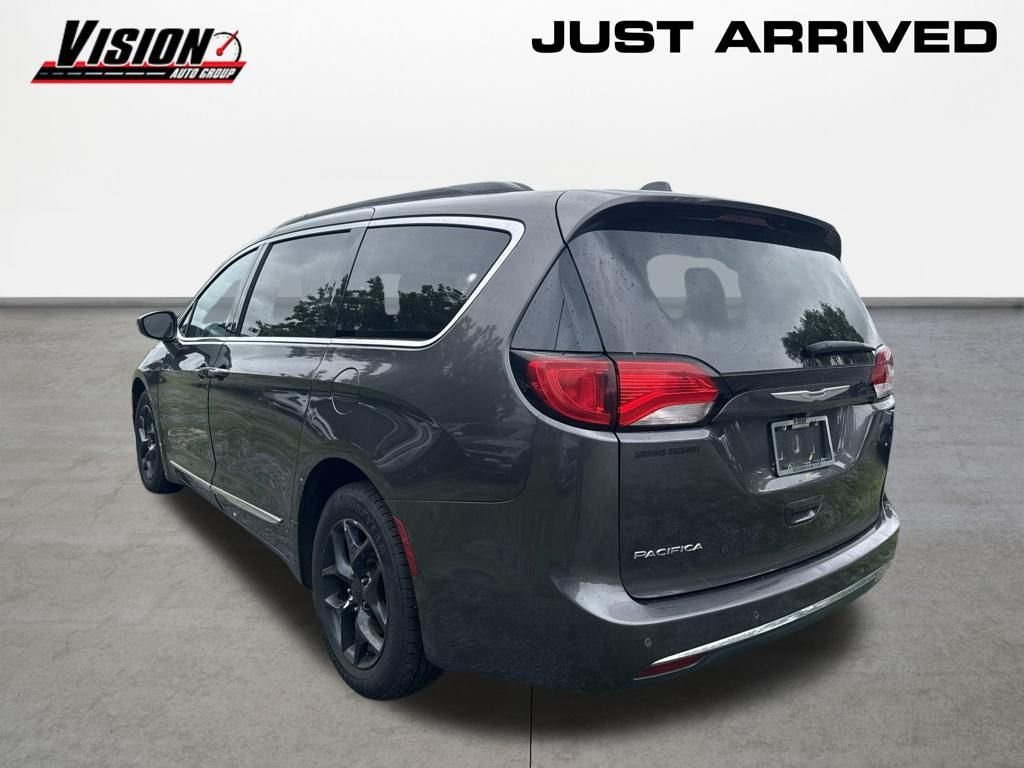 Used 2017 Gray Chrysler Touring L image 3