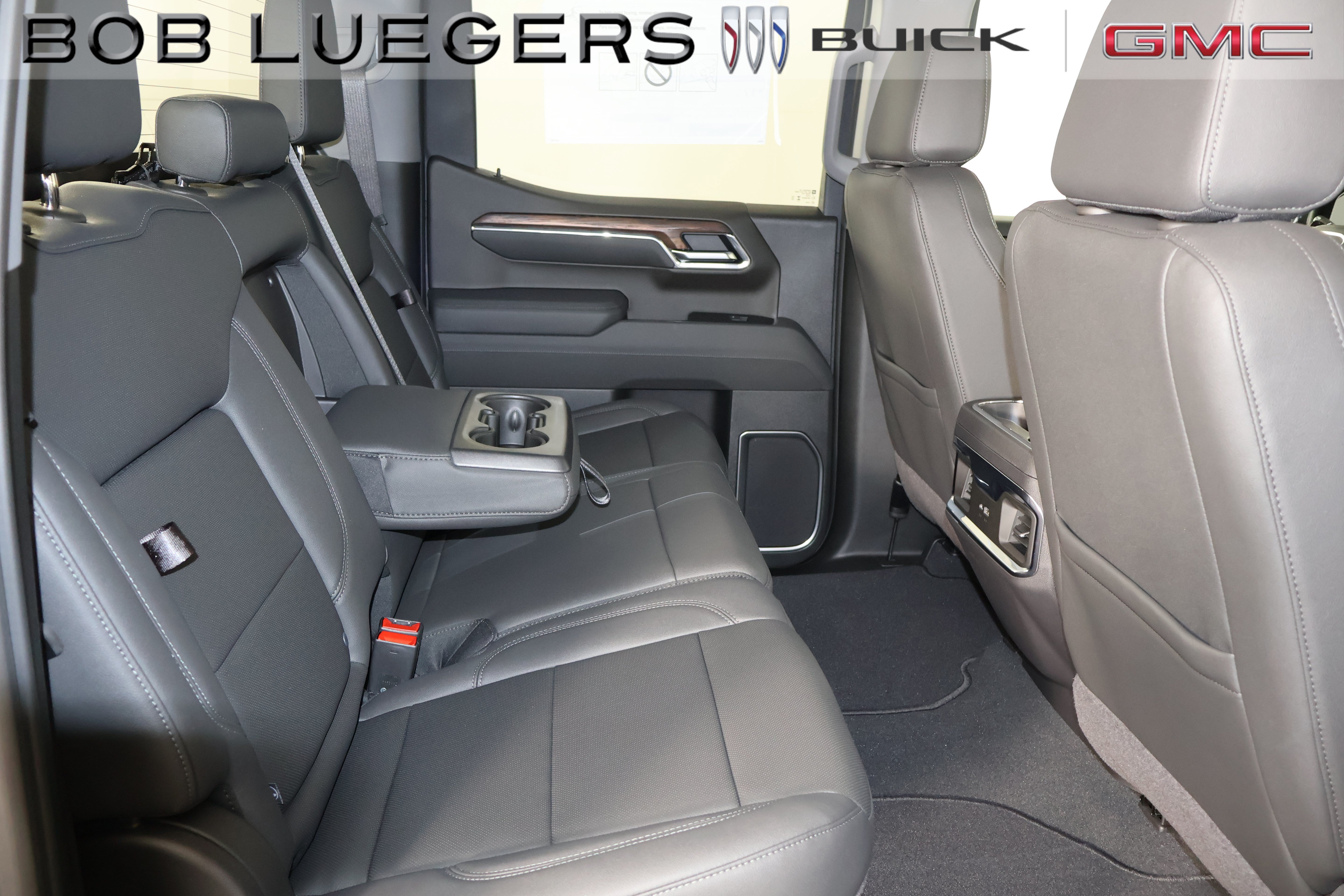 2026 GMC Sierra 1500 SLT - Photo 18