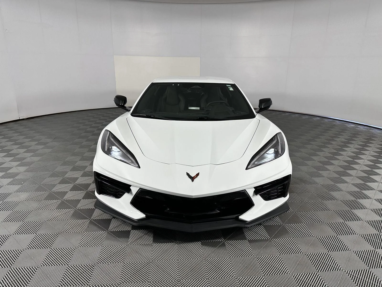 Used 2025 Arctic White Chevrolet 1LT image 2