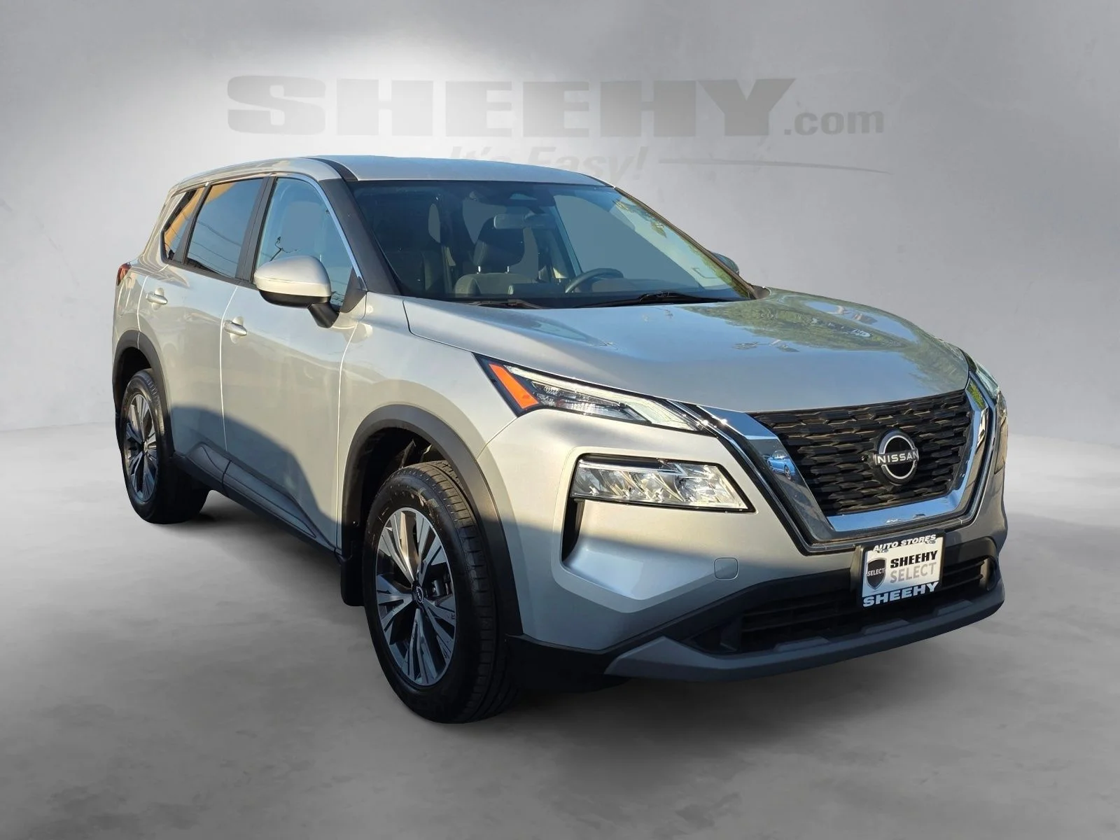 Used 2023 Silver Nissan SV image 2
