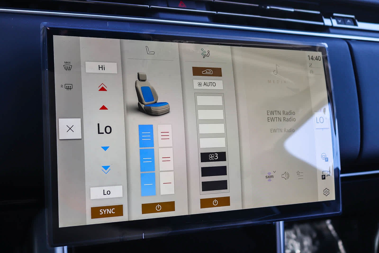 New 2027 Fuji White Land Rover SE image 22