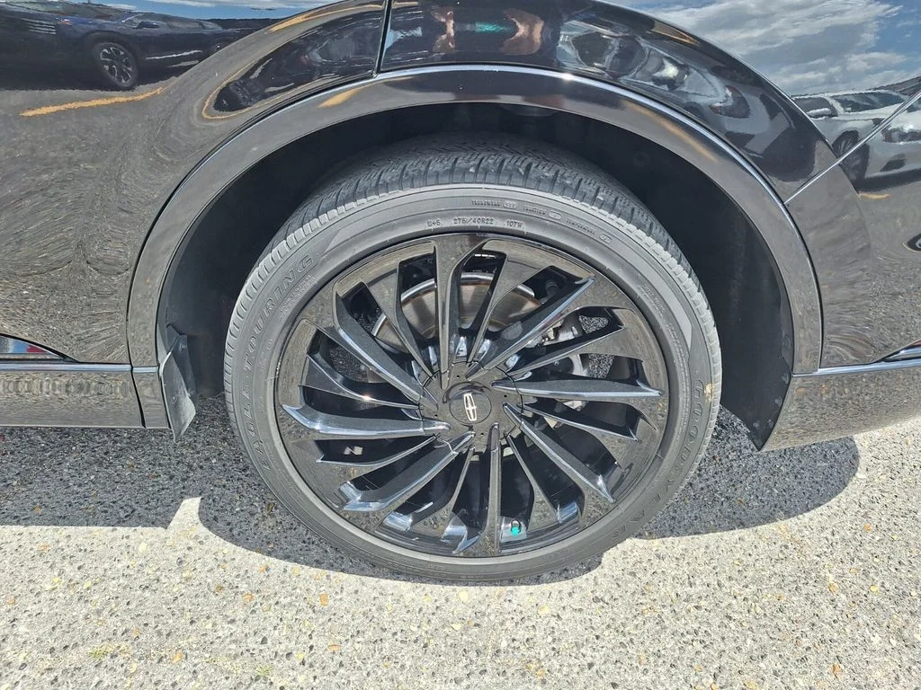 Used 2022 Black Lincoln Reserve image 26