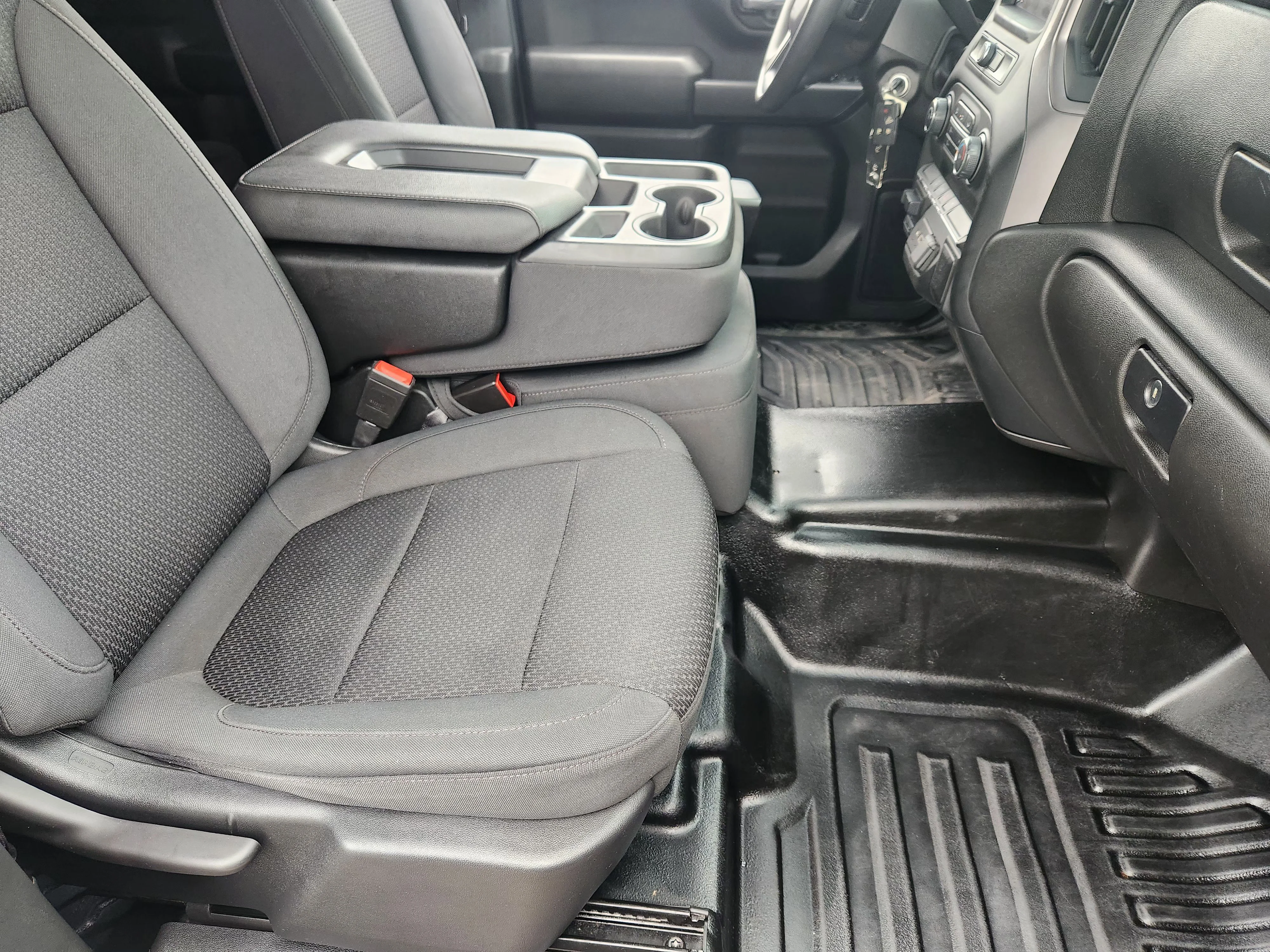 Used 2022 Silver Ice Metallic Chevrolet Work Truck image 15