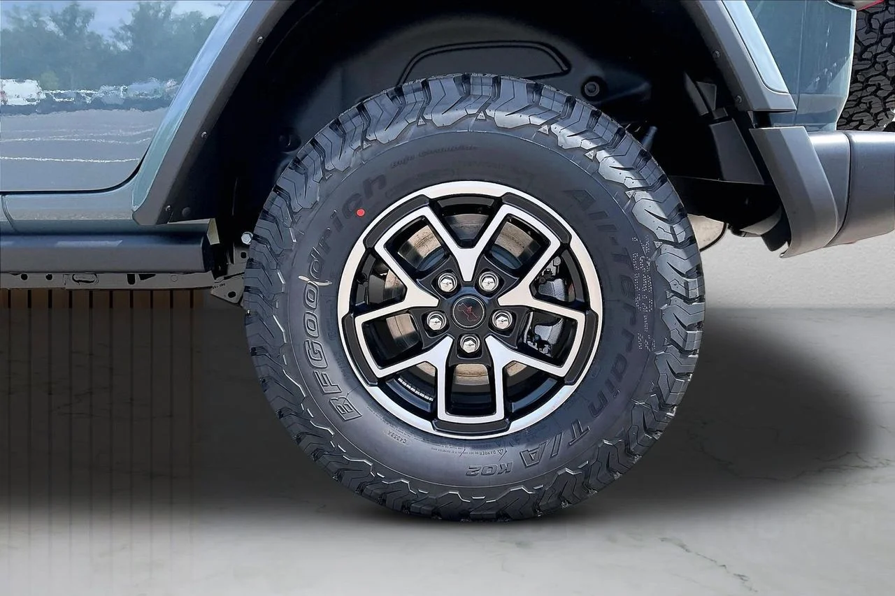 New 2026 Anvil Clear-Coat Exterior Paint Jeep Rubicon image 28