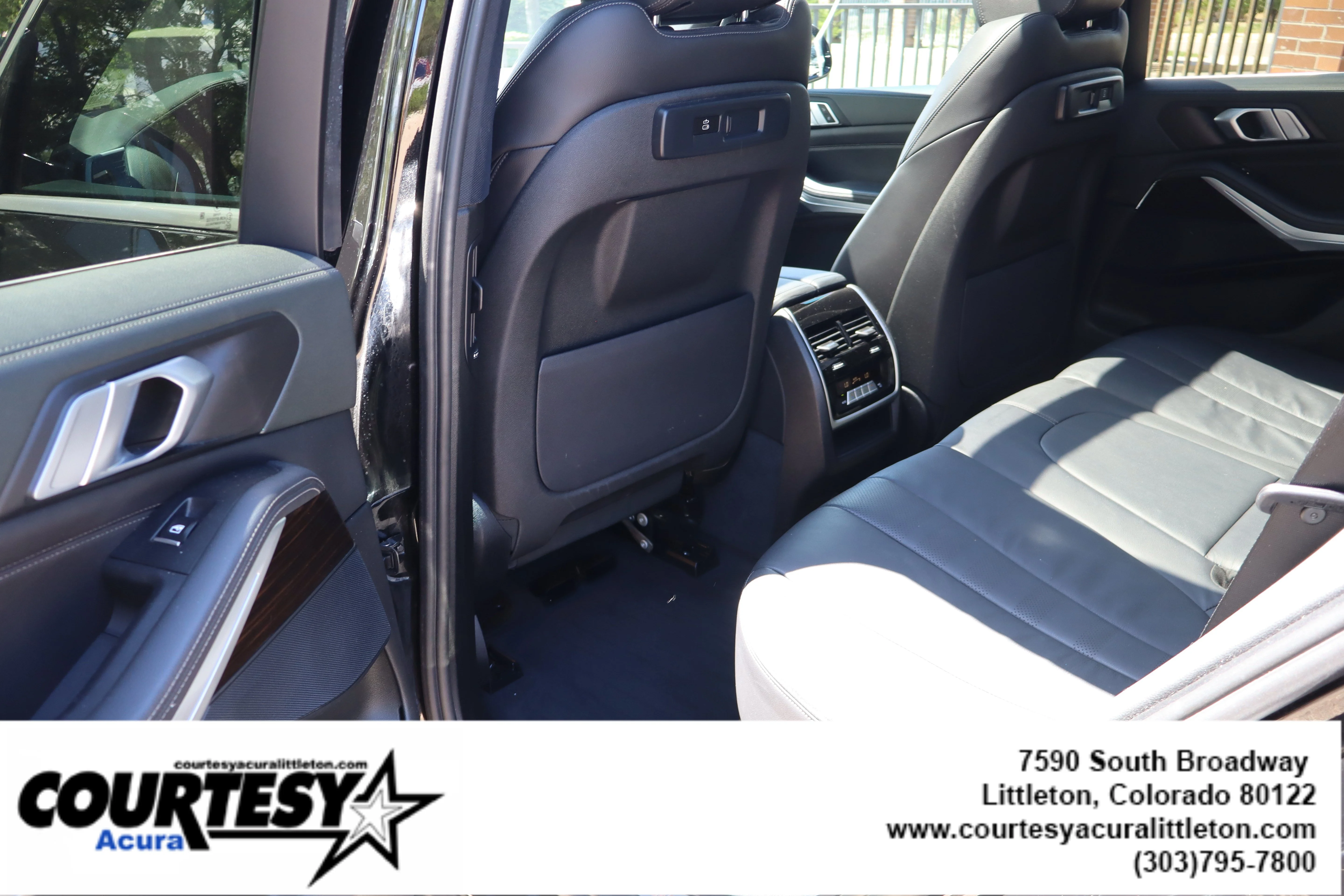 Used 2020 Jet Black BMW xDrive40i image 27