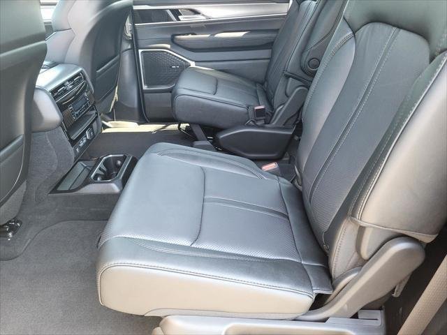 New 2026 Baltic-Gray Metallic Clear-Coat Exterior Paint Jeep Grand Wagoneer image 13