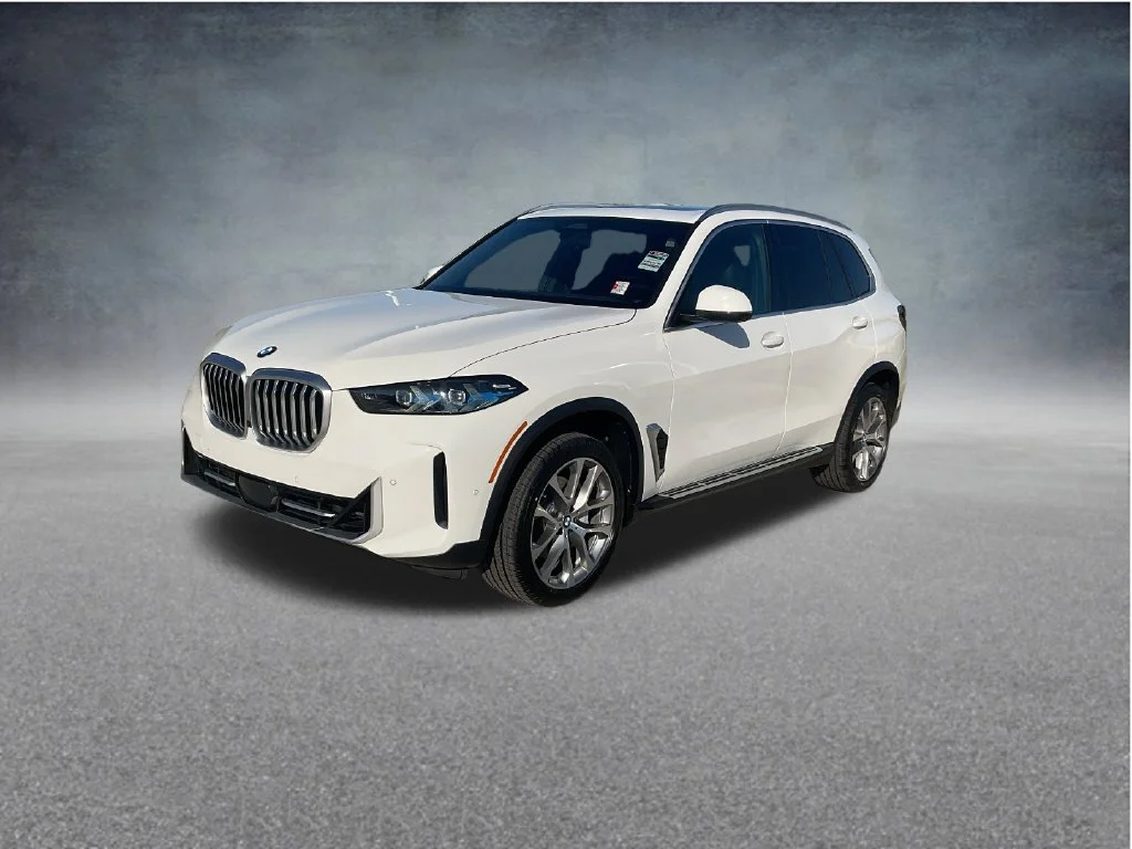 Used 2026 White BMW sDrive40i image 3