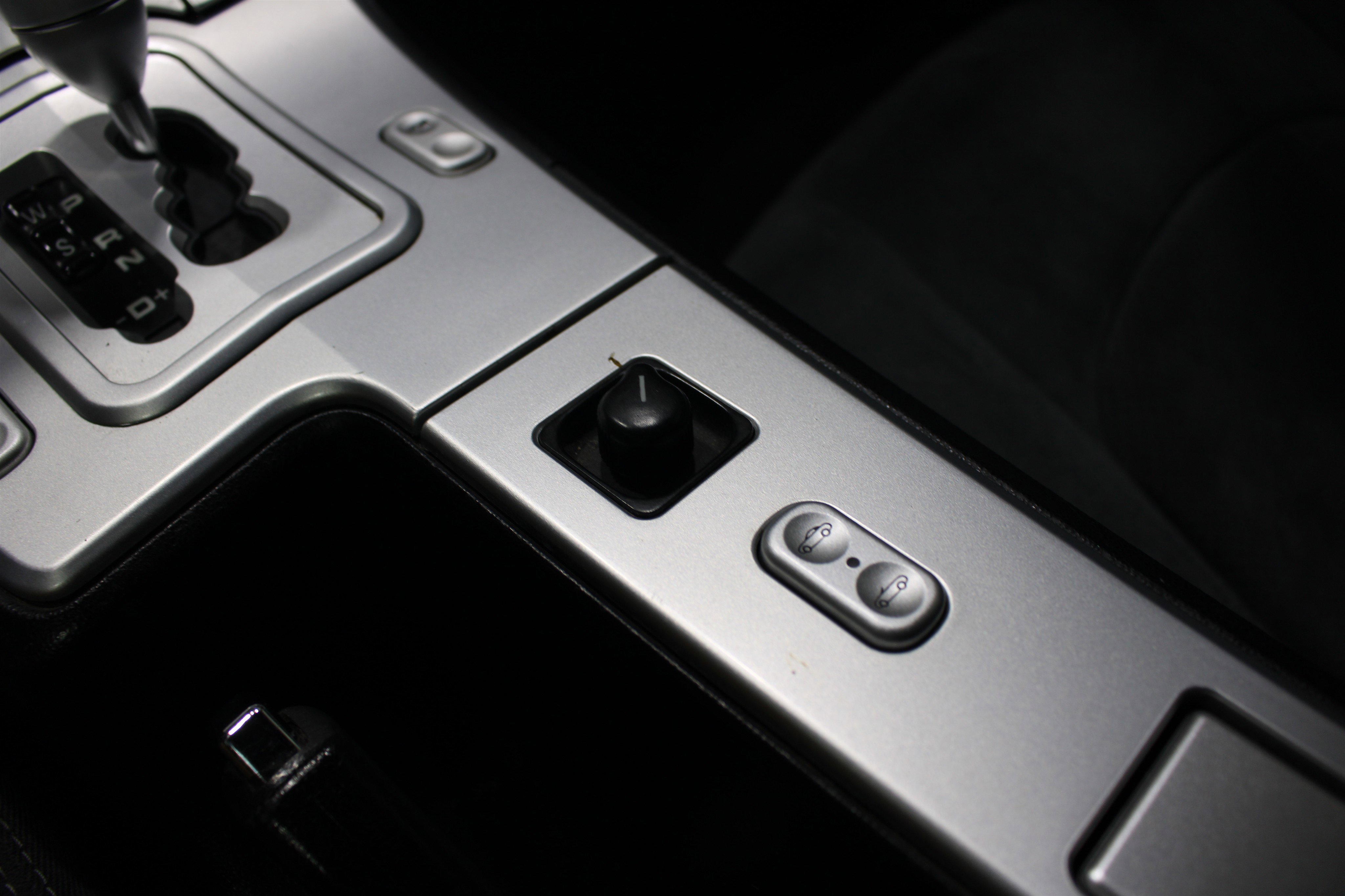 Used 2005 Black Chrysler SRT6 image 13