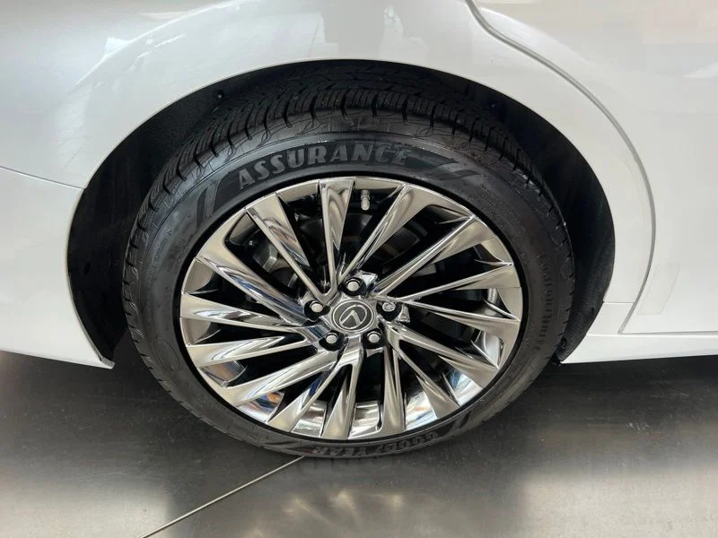 Used 2024 White Lexus 300h Luxury image 10
