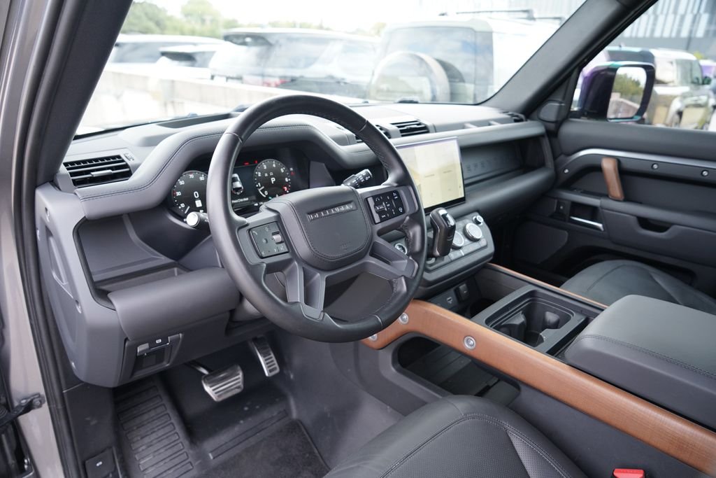 Used 2023 Gray Land Rover X image 9