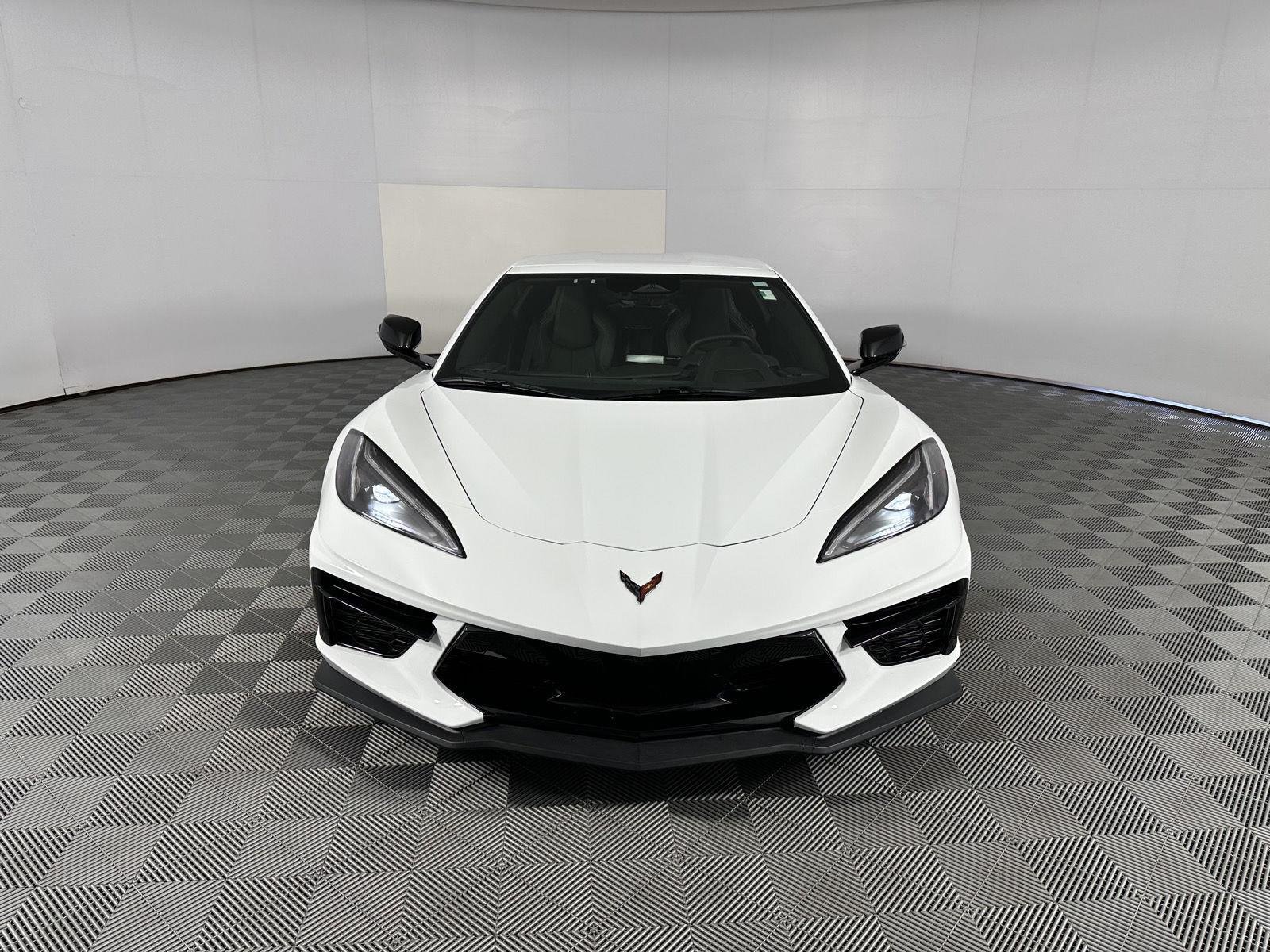 Used 2025 Arctic White Chevrolet 1LT image 2