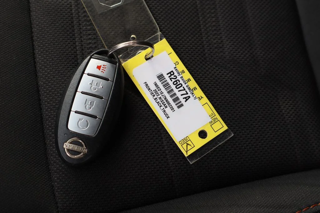 Used 2022 Black Nissan PRO-X image 32