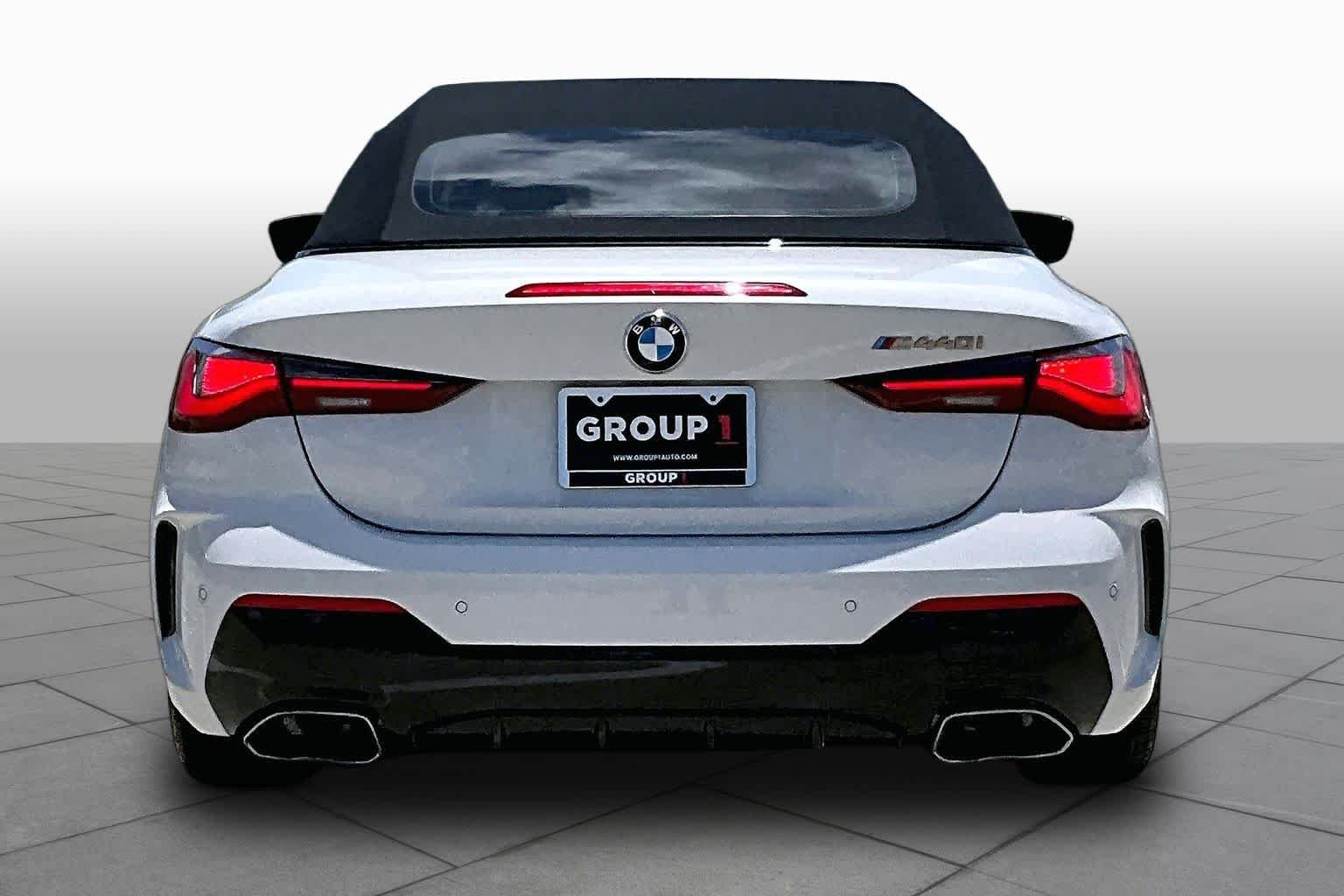 Used 2021 Alpine White BMW M440i image 4
