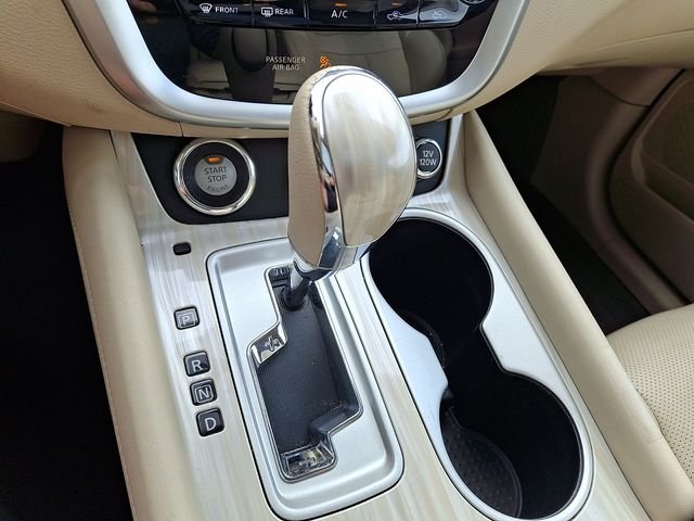 Used 2016 Red Nissan Platinum image 16