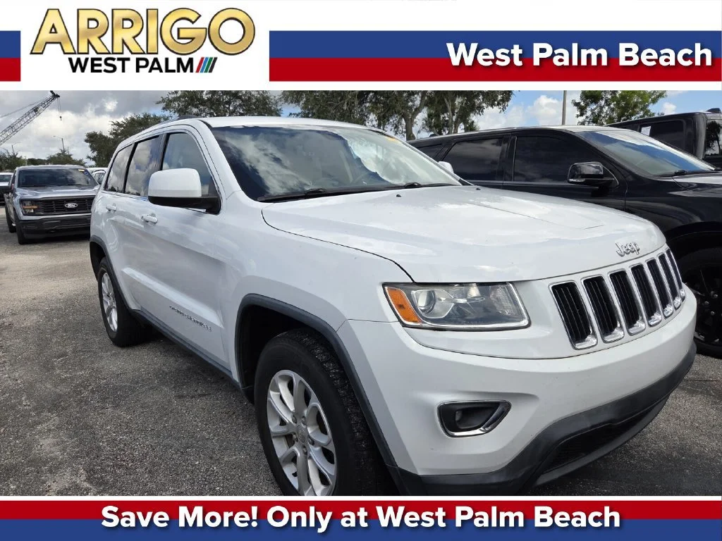 Used 2015 Bright White Clearcoat Jeep Laredo image 1
