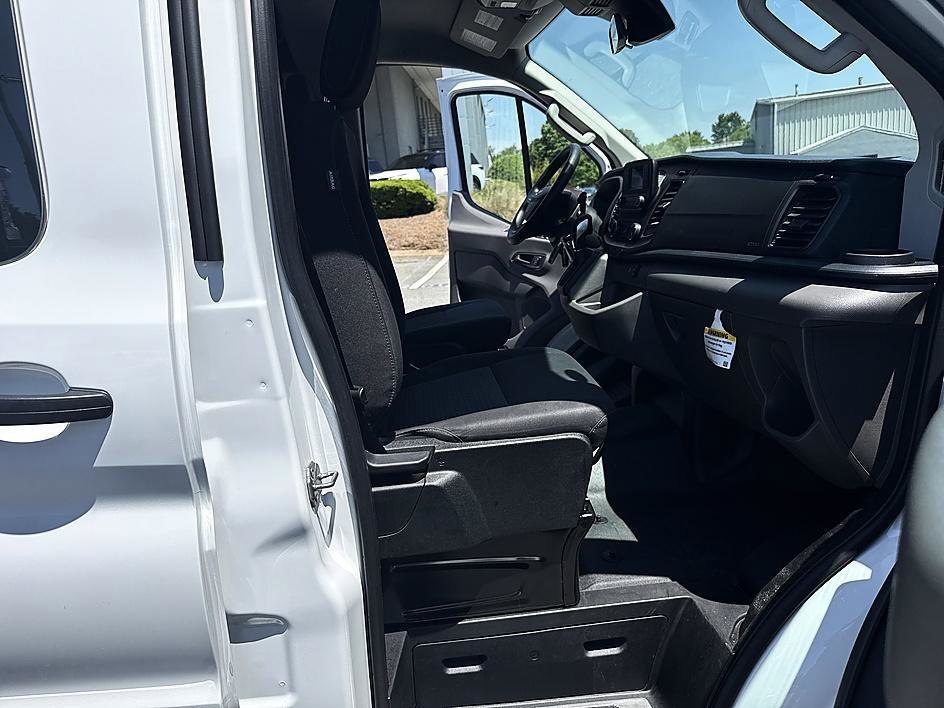 Used 2025 Oxford White Ford Base image 19