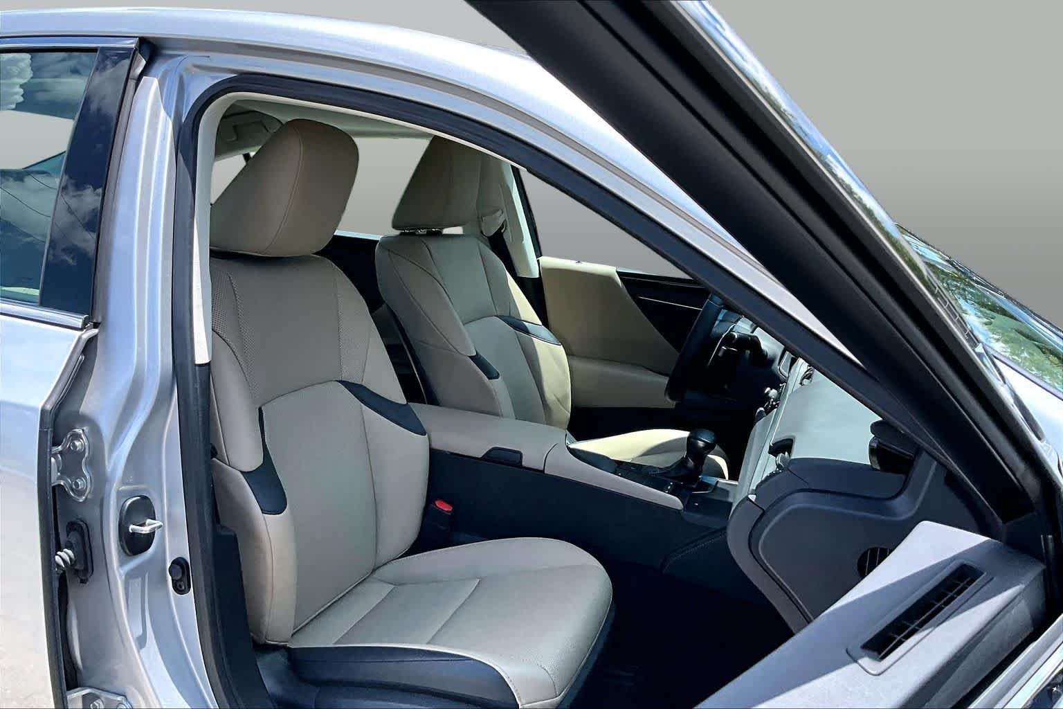 Used 2020 Silver Lining Metallic Lexus  image 9