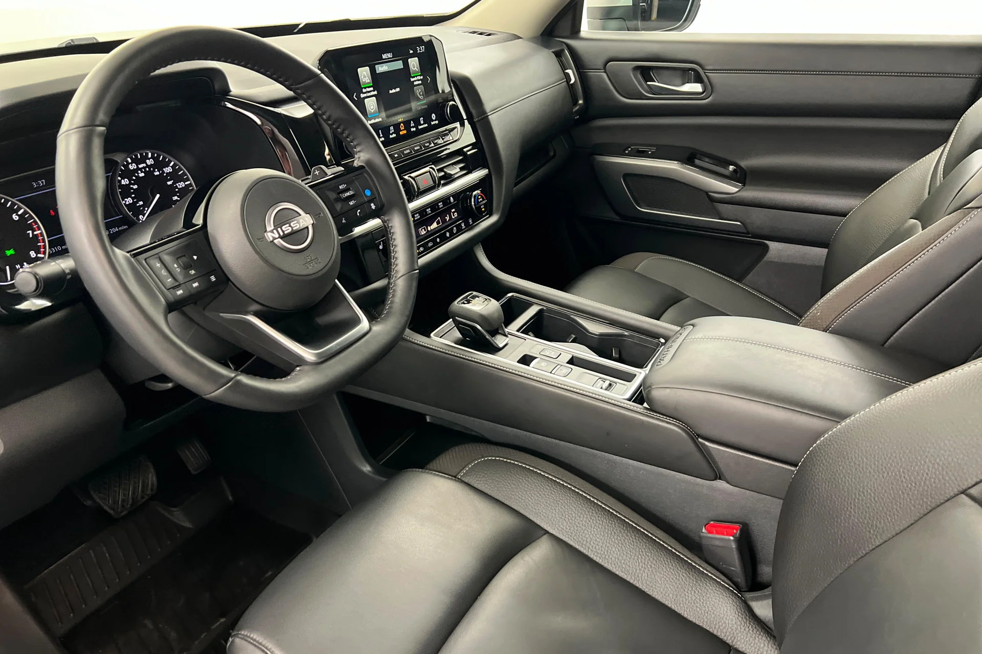 Used 2025 Brilliant Silver Metallic Nissan SL image 16