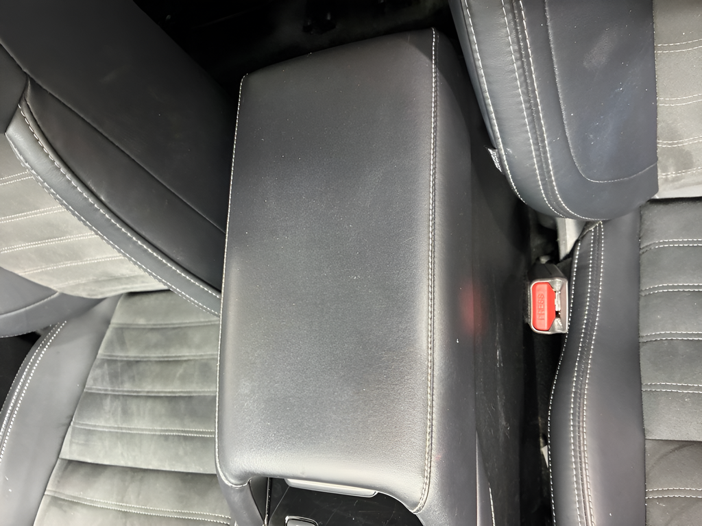 Used 2025  Mitsubishi SE image 10