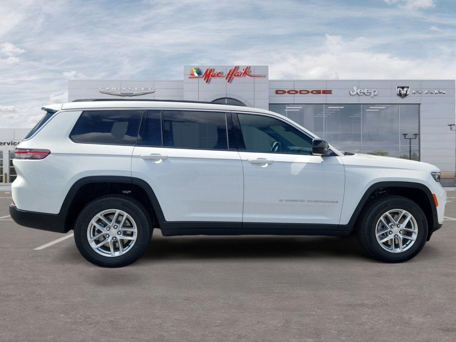 New 2026 Bright White Clear-Coat Exterior Paint Jeep Laredo image 6