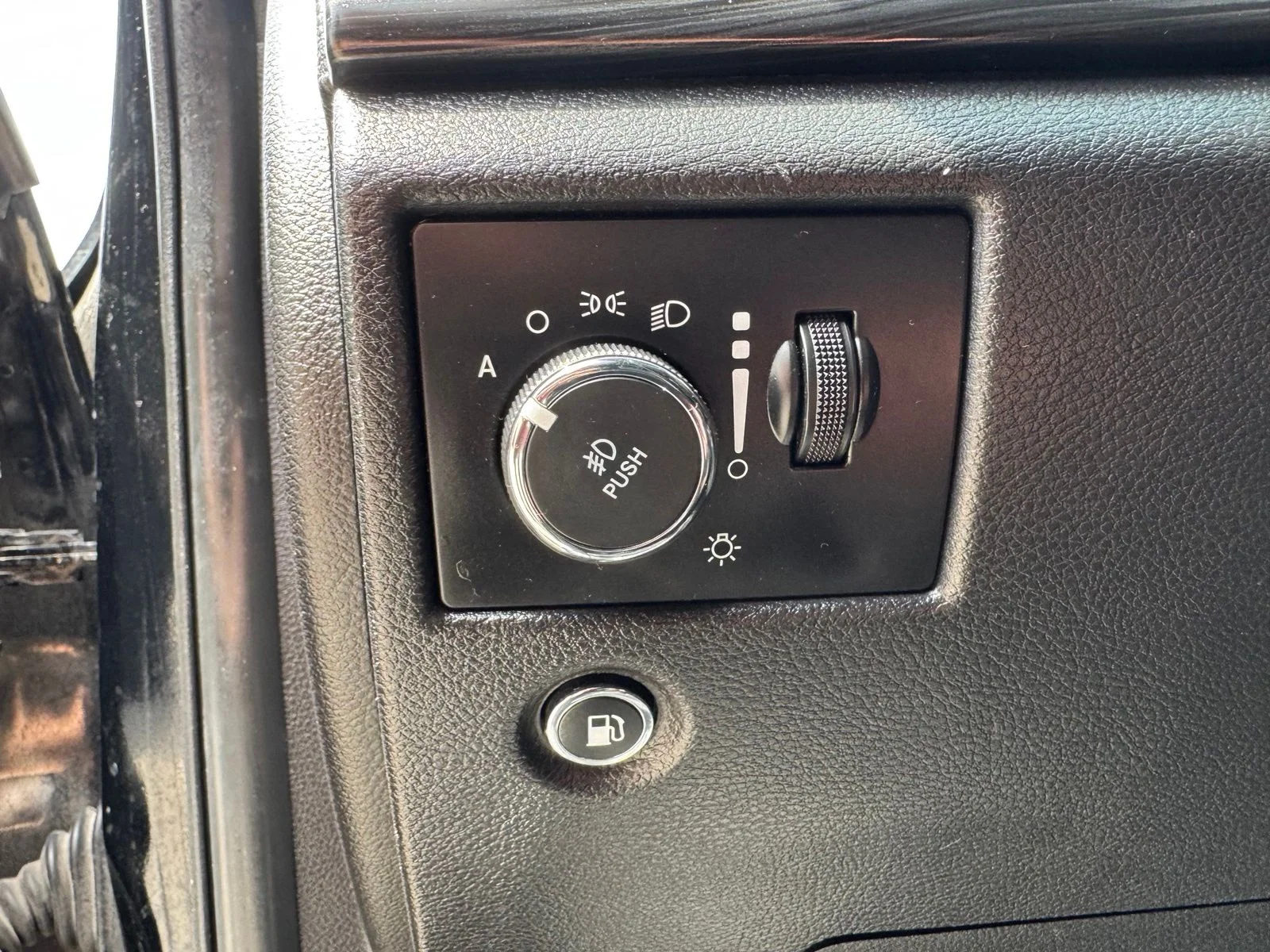 Used 2020 Black Jeep Altitude image 16