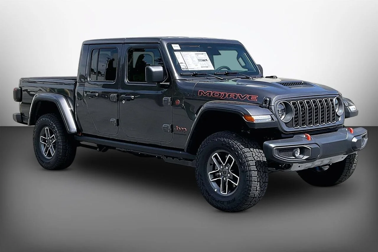 New 2026 Granite Crystal Metallic Clearcoat Jeep Mojave image 2