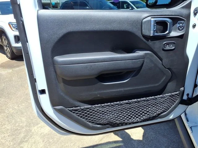 Used 2023 White Jeep  image 20