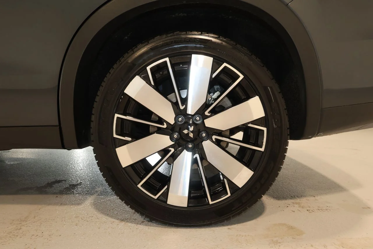 Used 2025 Gray Mitsubishi SE image 35