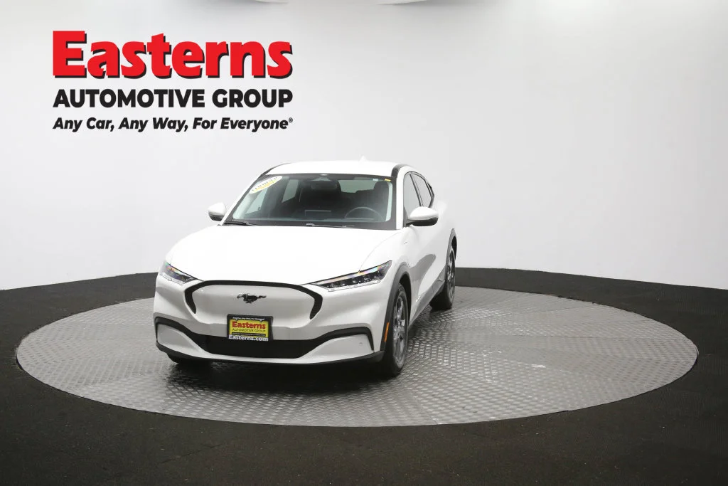 Used 2021 White Ford Select image 54