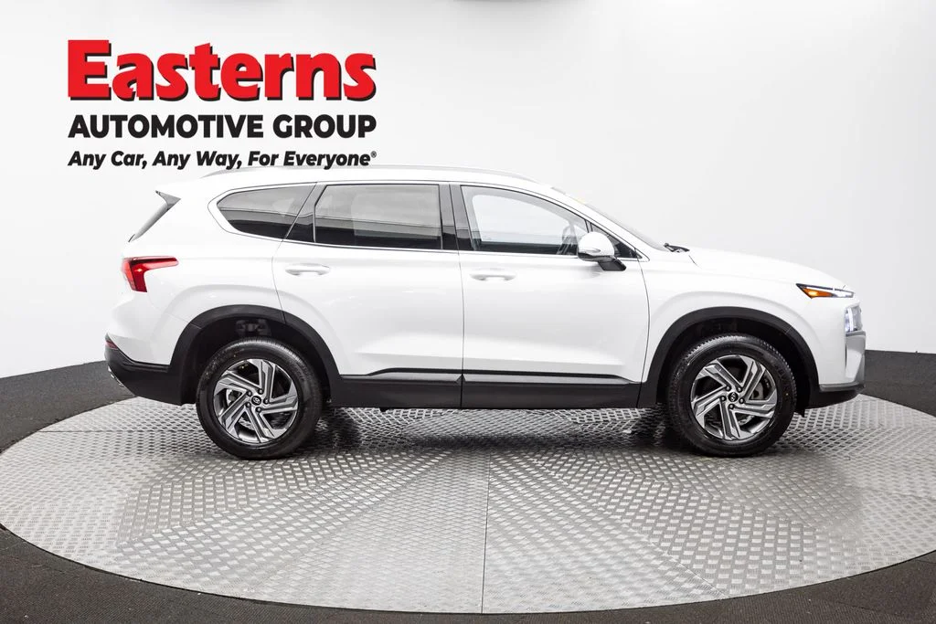 Used 2023 White Hyundai SEL image 4