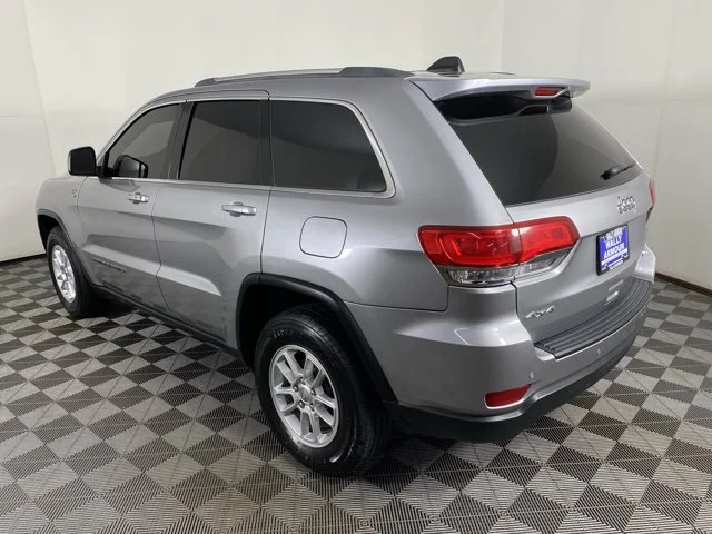 Used 2018 Silver Jeep Laredo E image 9
